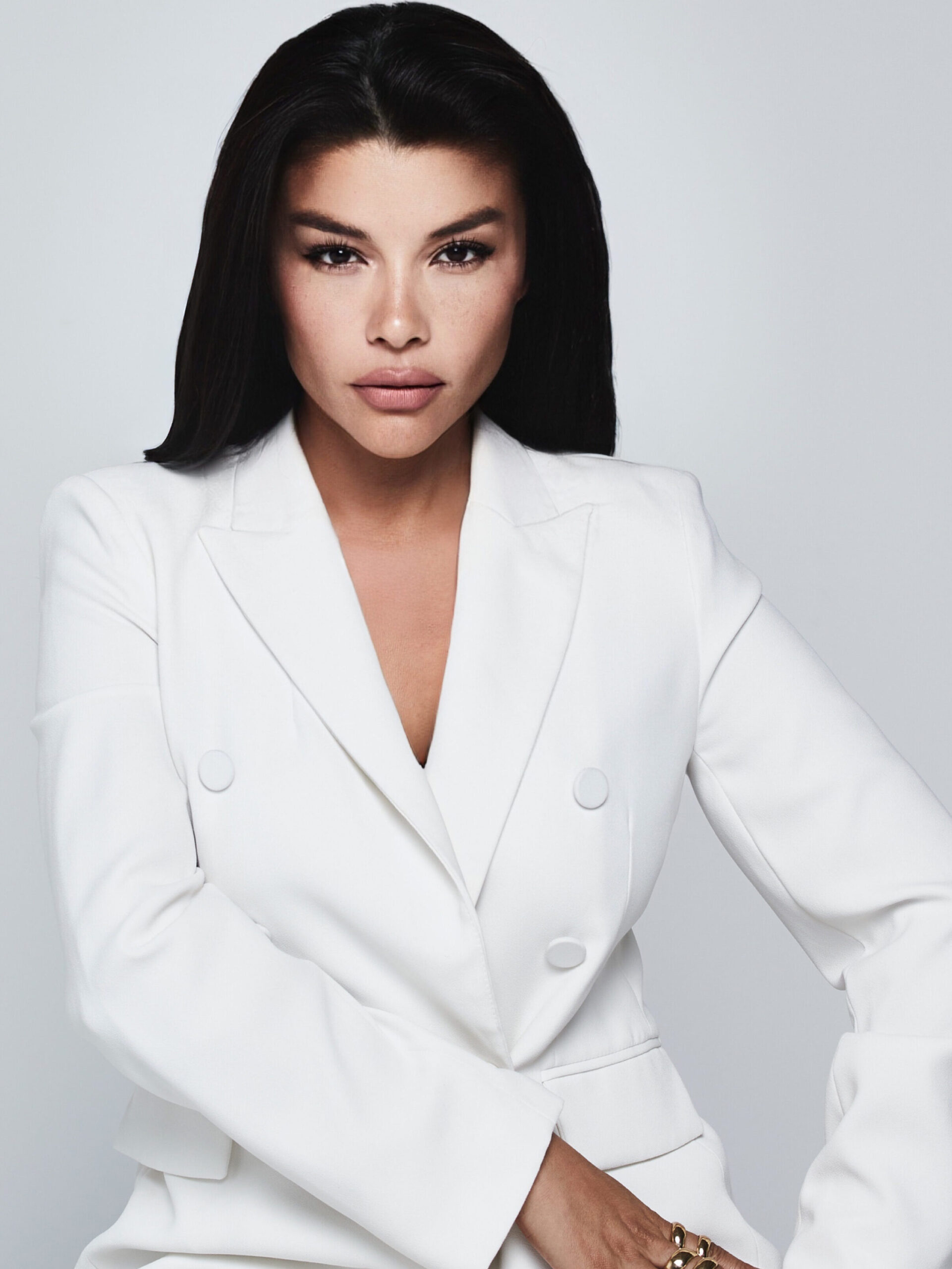 Claudia Valdez, fundadora y directora editorial global de Topics That Transform.