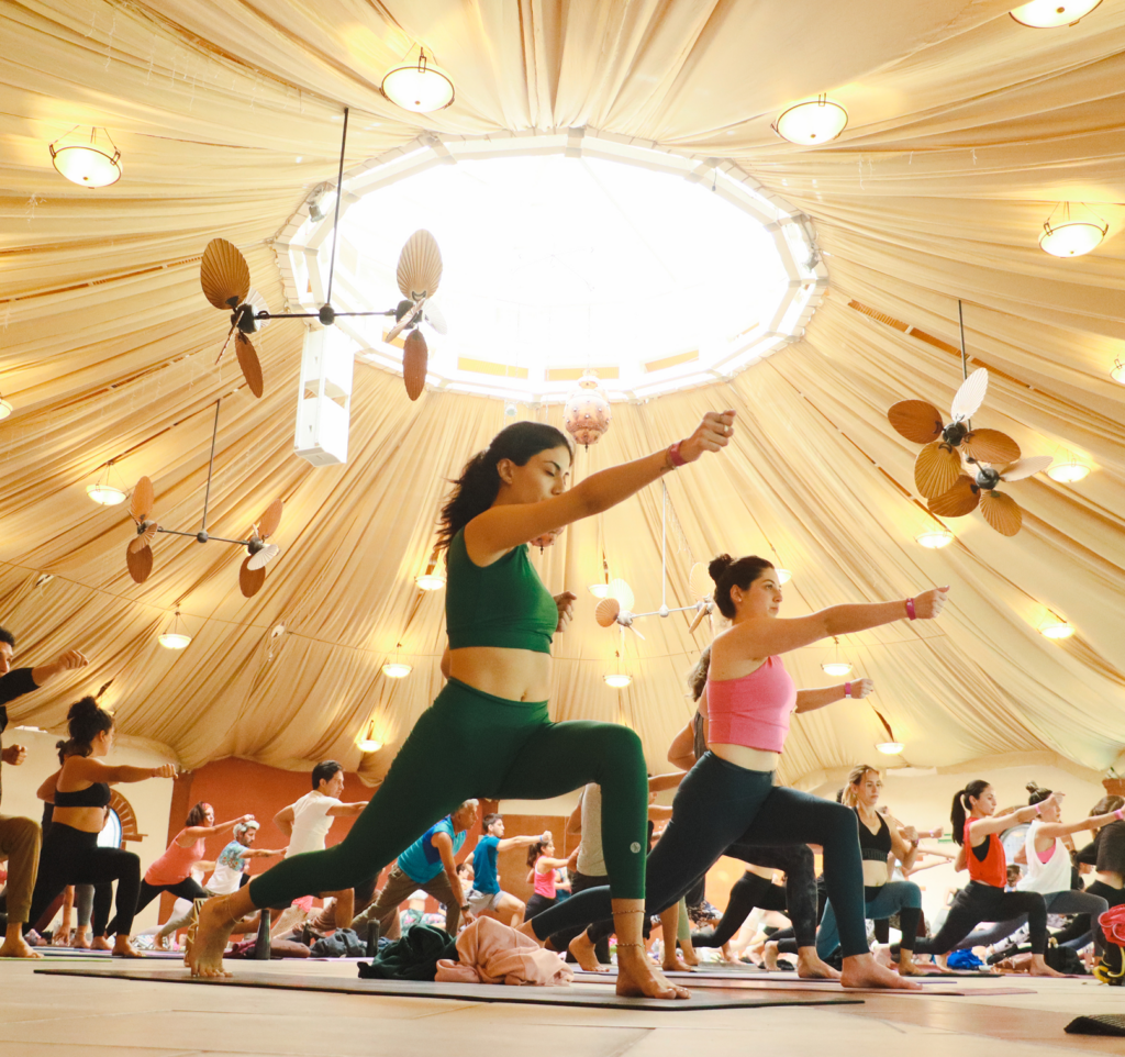 Sesión de yoga y movilidad consciente durante el Holistic Yoga & Mobility Fest 2026 en Tepoztlán.