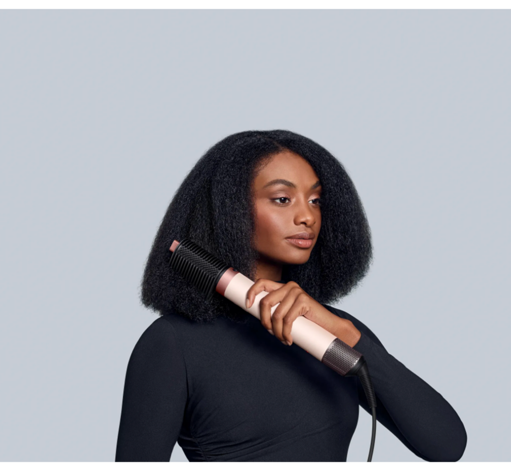 Dyson Airwrap Co-anda 2x styling hair through airflow