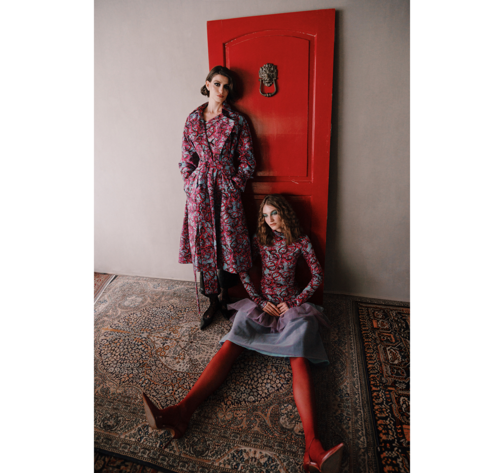 Look completo de Celestina con estética femenina contemporánea