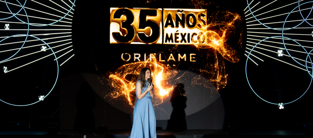 Adriana Aguilar celebra los 35 años de Oriflame México.