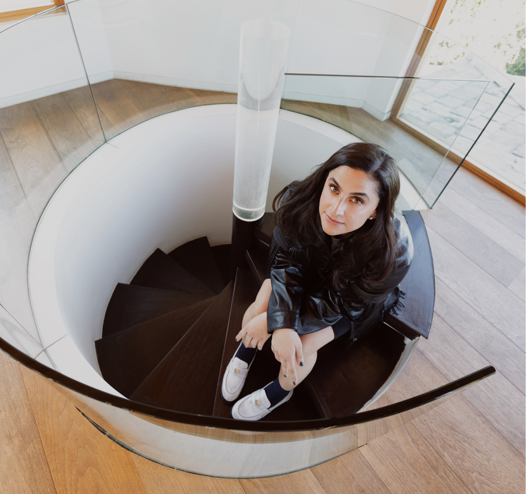 Daniela Cassab, diseñadora mexicana y fundadora de la firma Dan Cassab, en retrato exclusivo para Topics That Transform.