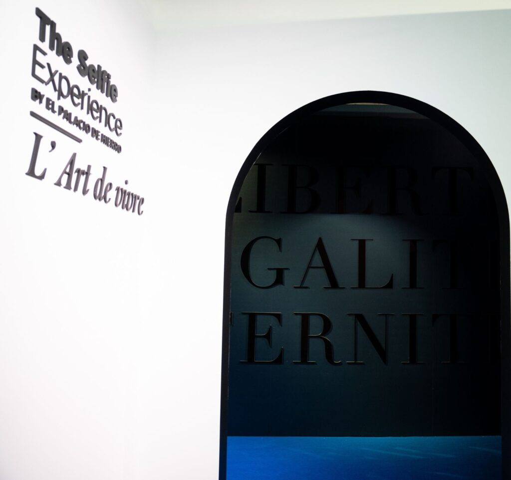 Escenografía inspirada en París durante L’Art de Vivre en El Palacio de Hierro
